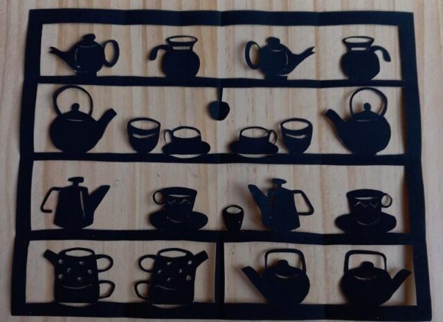 Hanneke Visser, tussen de theepotten papercut